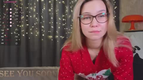 Snapshot of call__me_mommy_ chatting on 01/24/25, 02:08 Nancy Please thumbs up me online show from 01/24/25, 02:08