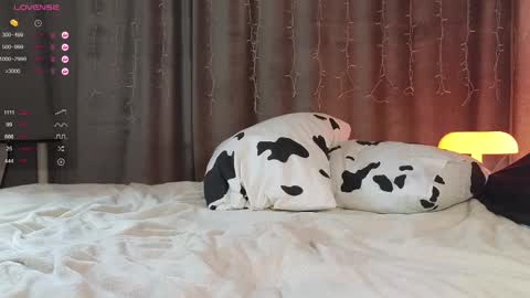 Snapshot of call__me_mommy_ chatting on 02/13/25, 06:59 Nancy Please thumbs up me online show from 02/13/25, 06:59