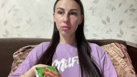 Snapshot of call_me_dad_ chatting on 11/03/25, 07:26 Anna online show from 11/03/25, 07:26