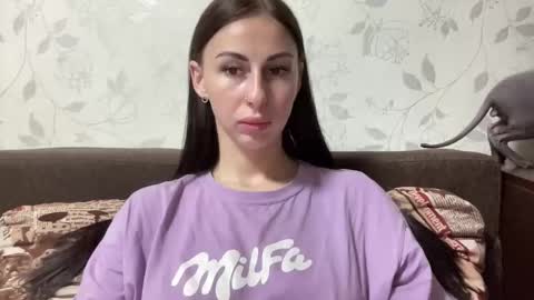 Snapshot of call_me_dad_ chatting on 11/05/25, 08:31 Anna online show from 11/05/25, 08:31