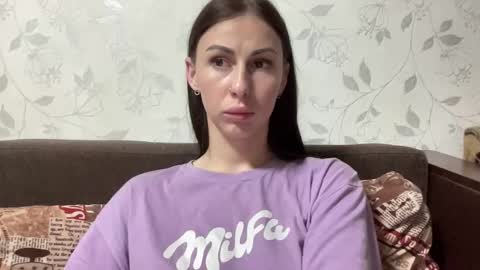 Snapshot of call_me_dad_ chatting on 11/09/25, 08:18 Anna online show from 11/09/25, 08:18