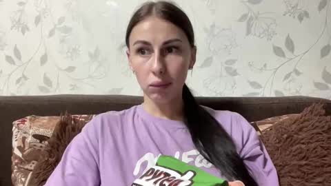 Snapshot of call_me_dad_ chatting on 11/12/25, 07:03 Anna online show from 11/12/25, 07:03