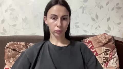 Snapshot of call_me_dad_ chatting on 11/19/25, 09:48 Anna online show from 11/19/25, 09:48