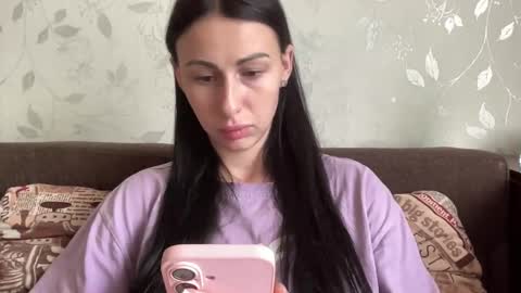 Snapshot of call_me_dad_ chatting on 11/24/25, 07:19 Anna online show from 11/24/25, 07:19