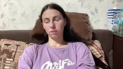 Snapshot of call_me_dad_ chatting on 11/24/25, 09:25 Anna online show from 11/24/25, 09:25