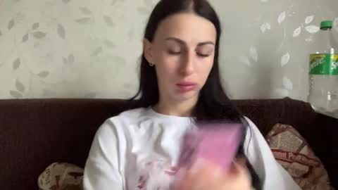 Snapshot of call_me_dad_ chatting on 11/28/25, 06:27 Anna online show from 11/28/25, 06:27