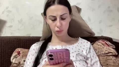 Snapshot of call_me_dad_ chatting on 12/03/25, 10:57 Anna online show from 12/03/25, 10:57