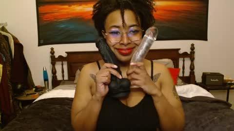 Snapshot of call_me_hedone chatting on 02/13/25, 06:38 Hedone online show from 02/13/25, 06:38