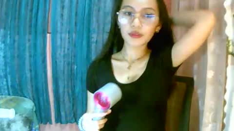 Snapshot of calla_freya chatting on 10/15/25, 05:18 Freya online show from 10/15/25, 05:18