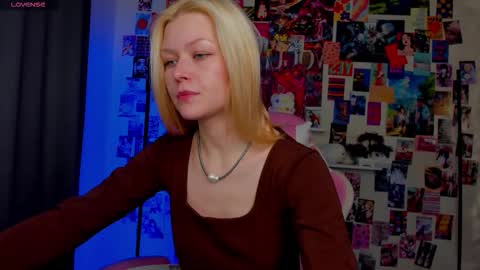 Robin online show from 11/11/25, 11:21