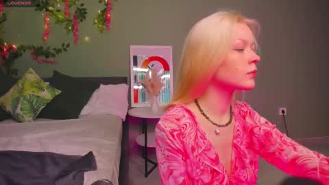 Robin online show from 11/19/25, 11:10