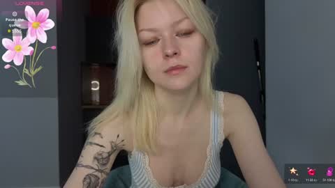 Snapshot of callista_a chatting on 06/30/26, 02:34 Robin online show from 06/30/26, 02:34