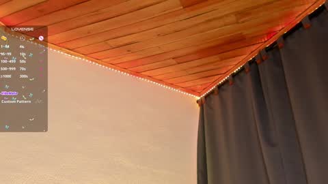 Snapshot of callme_val chatting on 01/09/25, 11:02 Val online show from 01/09/25, 11:02