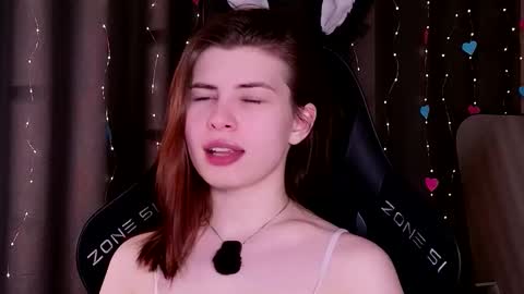 Snapshot of callmetori chatting on 03/04/26, 11:27 Frida online show from 03/04/26, 11:27