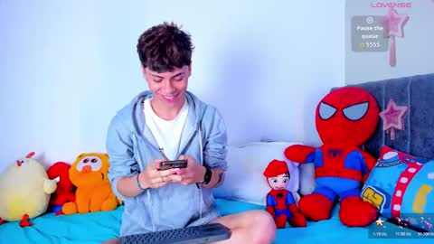 Snapshot of callum_77 chatting on 12/18/25, 12:44 CALLUM online show from 12/18/25, 12:44