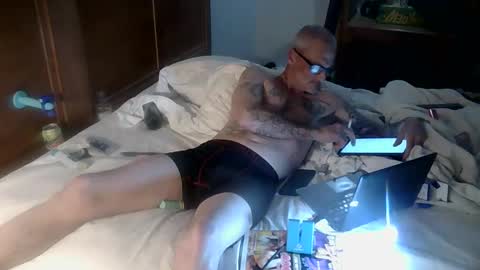 Snapshot of calredding75 chatting on 11/18/25, 07:46 calredding75 online show from 11/18/25, 07:46