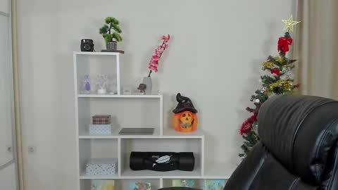 Snapshot of calvin_loves_you chatting on 12/10/24, 07:11 Hey I am Calvin  online show from 12/10/24, 07:11