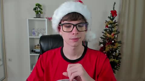 Snapshot of calvin_loves_you chatting on 12/24/24, 07:11 Hey I am Calvin  online show from 12/24/24, 07:11
