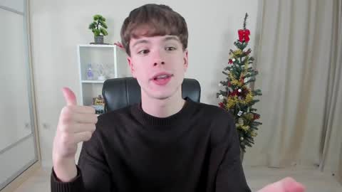 Snapshot of calvin_loves_you chatting on 12/29/24, 07:11 Hey I am Calvin  online show from 12/29/24, 07:11