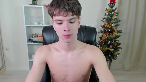 Snapshot of calvin_loves_you chatting on 12/29/24, 10:14 Hey I am Calvin  online show from 12/29/24, 10:14