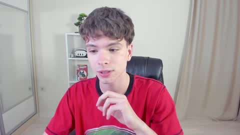 Snapshot of calvin_loves_you chatting on 02/01/25, 07:13 Hey I am Calvin  online show from 02/01/25, 07:13