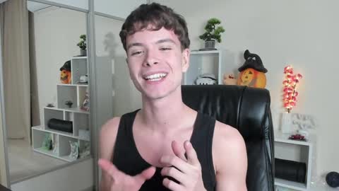 Snapshot of calvin_loves_you chatting on 02/02/25, 07:04 Hey I am Calvin  online show from 02/02/25, 07:04