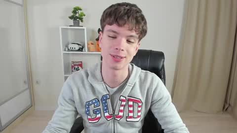 Snapshot of calvin_loves_you chatting on 02/05/25, 07:10 Hey I am Calvin  online show from 02/05/25, 07:10