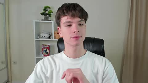 Snapshot of calvin_loves_you chatting on 02/08/25, 07:05 Hey I am Calvin  online show from 02/08/25, 07:05
