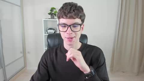 Snapshot of calvin_loves_you chatting on 02/12/25, 07:13 Hey I am Calvin  online show from 02/12/25, 07:13