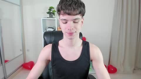 Snapshot of calvin_loves_you chatting on 02/14/25, 07:23 Hey I am Calvin  online show from 02/14/25, 07:23