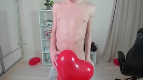 Snapshot of calvin_loves_you chatting on 02/15/25, 10:10 Hey I am Calvin  online show from 02/15/25, 10:10
