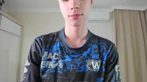Snapshot of calvin_loves_you chatting on 02/19/25, 10:20 Hey I am Calvin  online show from 02/19/25, 10:20