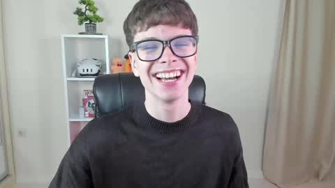 Snapshot of calvin_loves_you chatting on 03/05/25, 07:06 Hey I am Calvin  online show from 03/05/25, 07:06