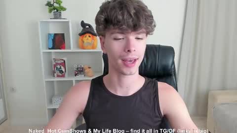 Snapshot of calvin_loves_you chatting on 09/09/25, 06:07 Hey I am Calvin  online show from 09/09/25, 06:07