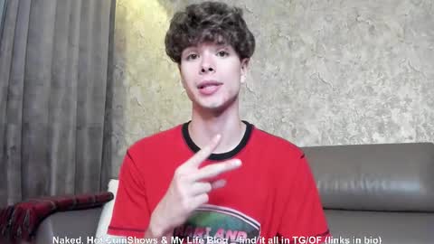 Snapshot of calvin_loves_you chatting on 09/16/25, 06:20 Hey I am Calvin  online show from 09/16/25, 06:20