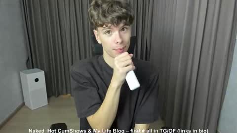 Snapshot of calvin_loves_you chatting on 10/08/25, 02:14 Hey I am Calvin  online show from 10/08/25, 02:14