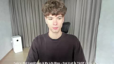 Snapshot of calvin_loves_you chatting on 10/19/25, 05:30 Hey I am Calvin  online show from 10/19/25, 05:30