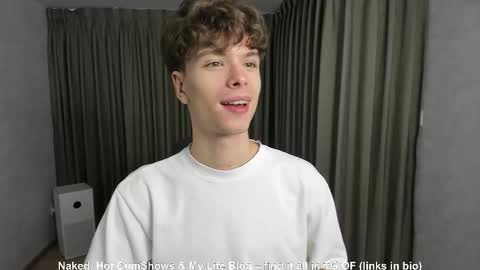 Snapshot of calvin_loves_you chatting on 10/22/25, 02:06 Hey I am Calvin  online show from 10/22/25, 02:06