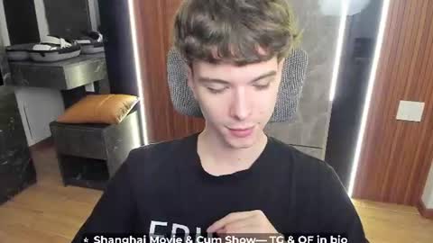 Snapshot of calvin_loves_you chatting on 06/27/26, 05:40 Hey I am Calvin online show from 06/27/26, 05:40