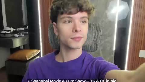 Snapshot of calvin_loves_you chatting on 07/01/26, 02:29 Hey I am Calvin online show from 07/01/26, 02:29