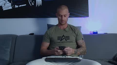 Calvin  online show from 01/03/25, 08:32