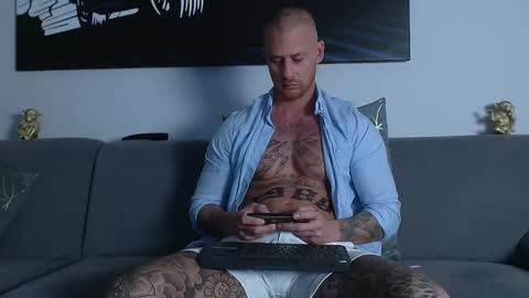 Calvin  online show from 02/11/25, 04:24