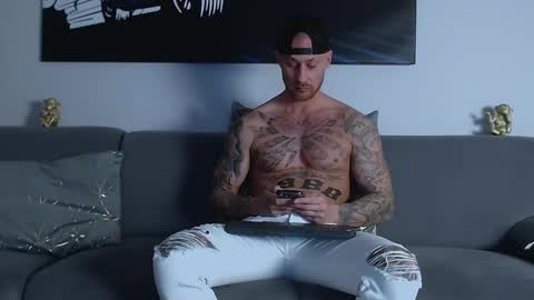 Calvin  online show from 02/25/25, 08:51