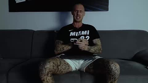 Calvin  online show from 10/12/25, 08:08