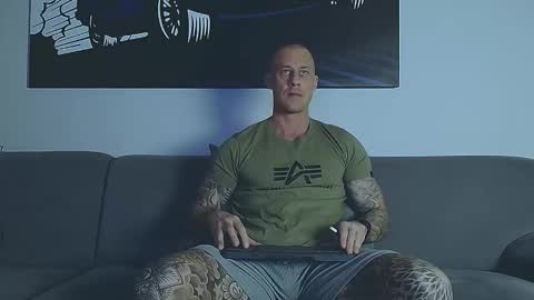 Calvin  online show from 02/22/26, 07:45