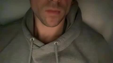 Snapshot of calvinzz chatting on 11/17/25, 06:24 calvinzz online show from 11/17/25, 06:24