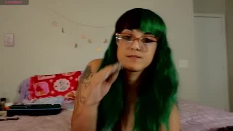 Snapshot of calypsokm chatting on 12/21/25, 02:19 calypsokm online show from 12/21/25, 02:19