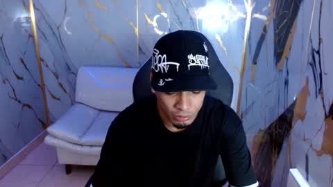 Snapshot of cam_xman chatting on 06/02/26, 12:51 cam_xman online show from 06/02/26, 12:51