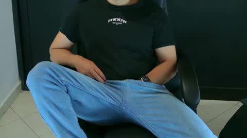 Snapshot of camara110 chatting on 01/29/25, 12:22 camara110 online show from 01/29/25, 12:22