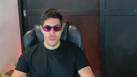 Snapshot of camara110 chatting on 09/19/25, 07:47 camara110 online show from 09/19/25, 07:47